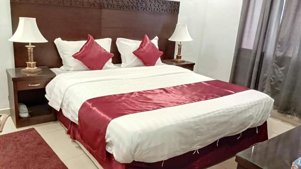 In Taibah Aparthotel Medina Bagian luar foto